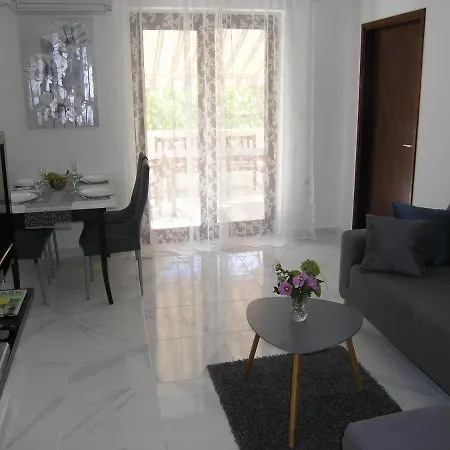 Apartment Mari With Terrace Baška
